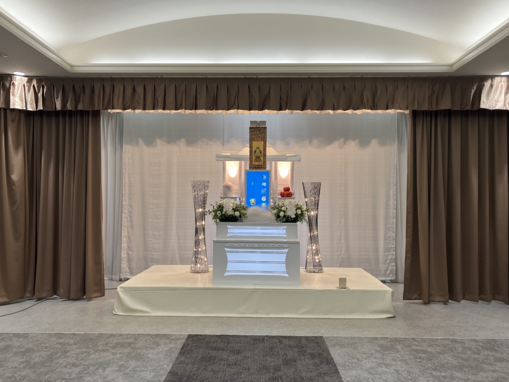 式場内カーテンリニューアルのお知らせ